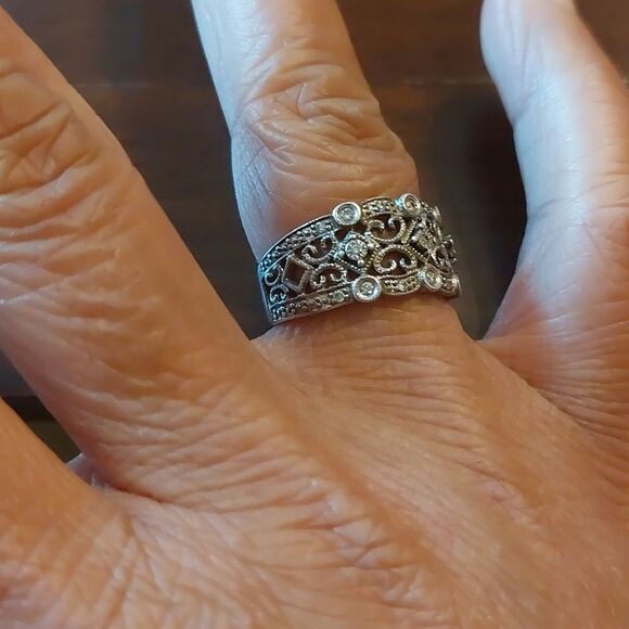 Natural Diamond Ring 1/8 ct tw Round-Cut Sterling Silver - Size 6.75 - Picture 2 of 3